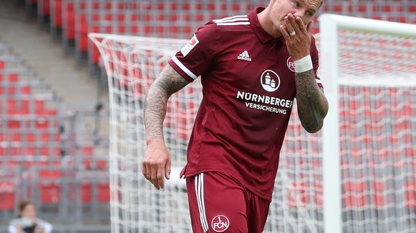 Ersetzte nach 59 Minuten Shuranov und warf sich vorne couragiert ins Getümmel, kam aber kaum einmal gefährlich zum Abschluss. Note: 4