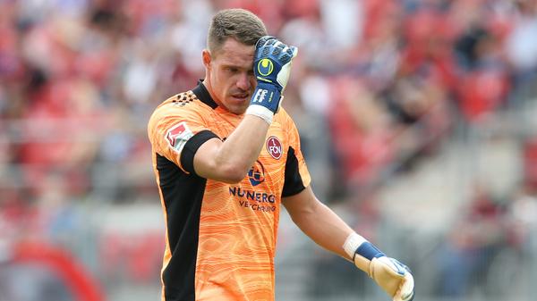 Bei Nazarovs frühem Distanzversuch auf dem Posten, ansonsten von harmlosen Gästen wenig geprüft. Musste lediglich ein paar Hereingaben abfangen. Note: 3