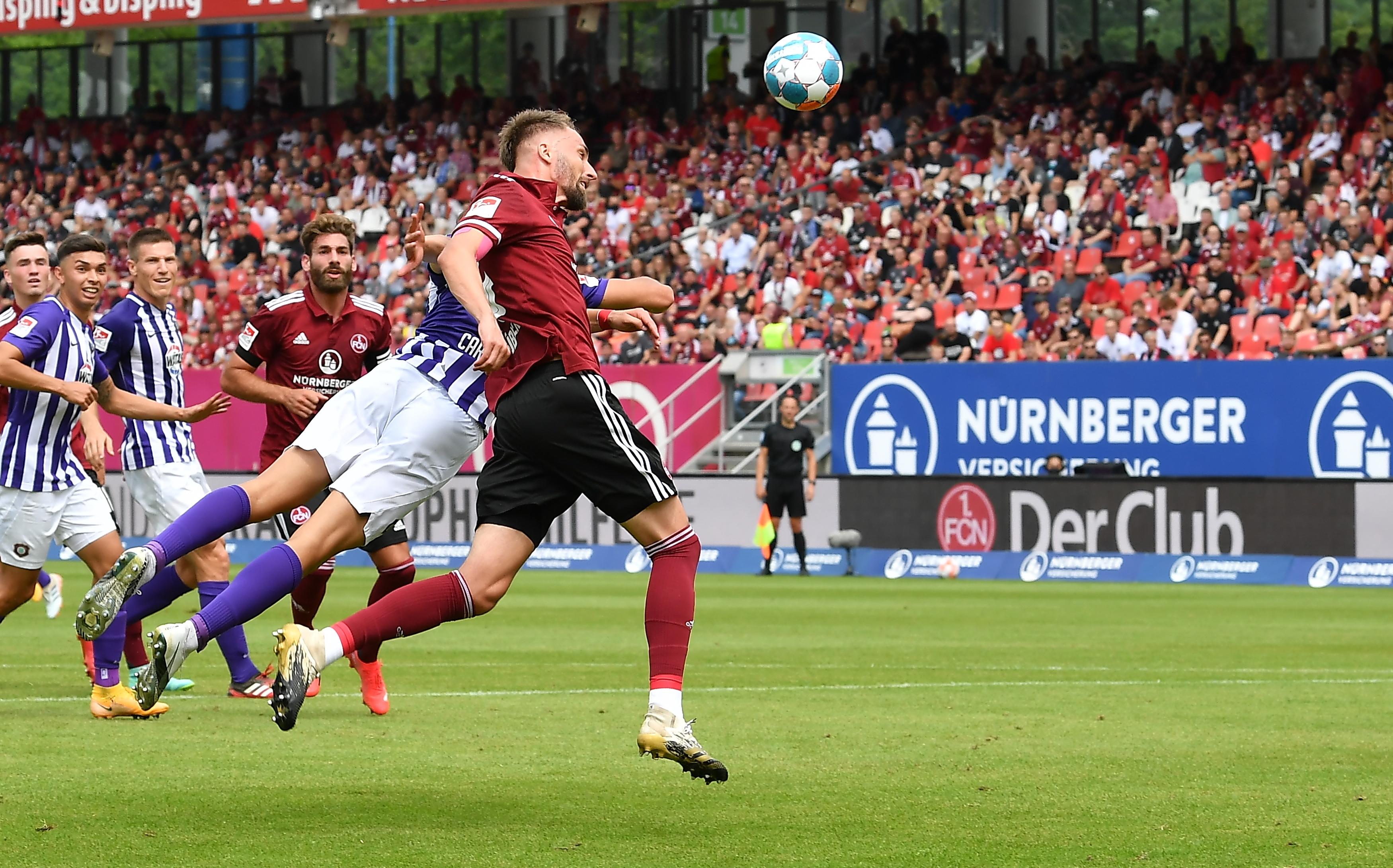 Feierte als einziger Neuzugang in der Startelf ein ordentliches Debüt. Kopfballstark und umsichtig, allerdings mit kleinen Schwächen bei der Ballannahme und ohne große Akzente für das Aufbauspiel. Note: 3,5  