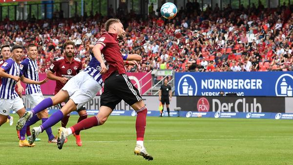 Feierte als einziger Neuzugang in der Startelf ein ordentliches Debüt. Kopfballstark und umsichtig, allerdings mit kleinen Schwächen bei der Ballannahme und ohne große Akzente für das Aufbauspiel. Note: 3,5