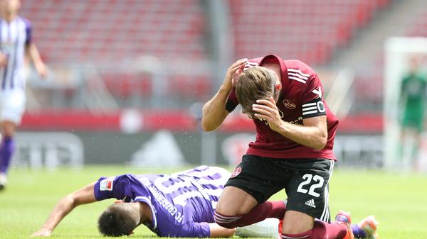 Hatte seine rechte Abwehrseite meist im Griff und schaltete sich unermüdlich nach vorne ein. War auch gut ins Kombinationsspiel eingebunden, fand dann aber mit seinen Hereingaben zu selten einen Mitspieler. Note: 3,5