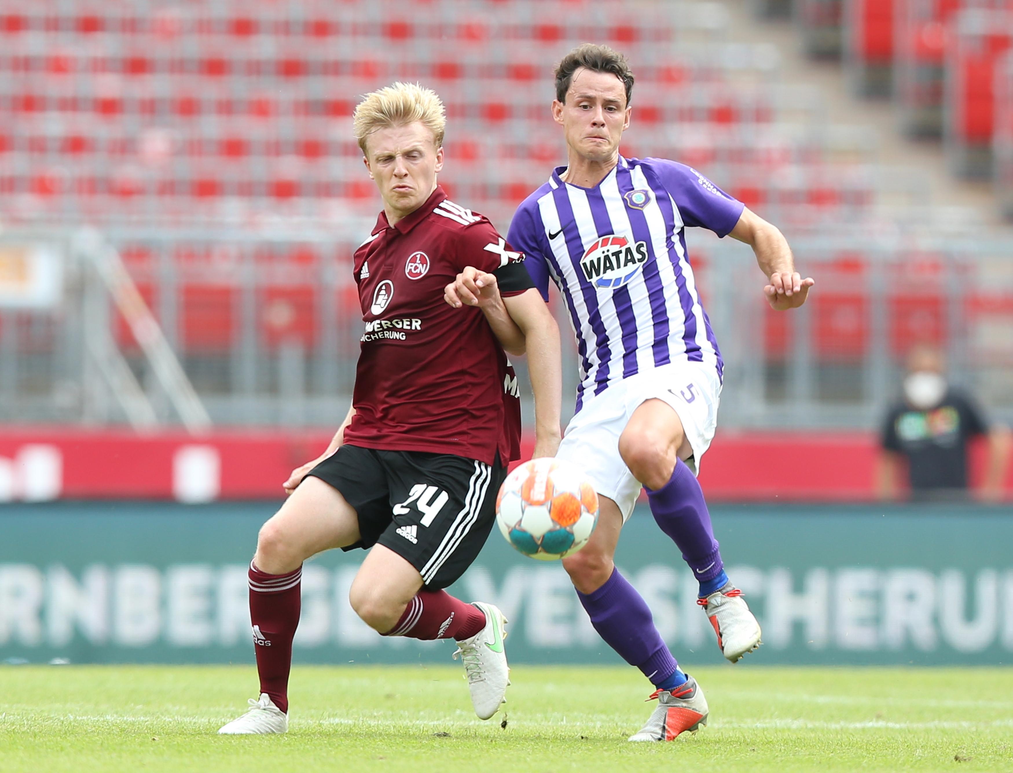 Quirliger Antreiber und Ideengeber in Personalunion, enorm umtriebig und ohne Foulspiel kaum vom Ball zu trennen. Der entscheidende Impuls wollte aber auch ihm nicht gelingen. In der zweiten Halbzeit nicht mehr ganz so auffällig. Note: 2,5