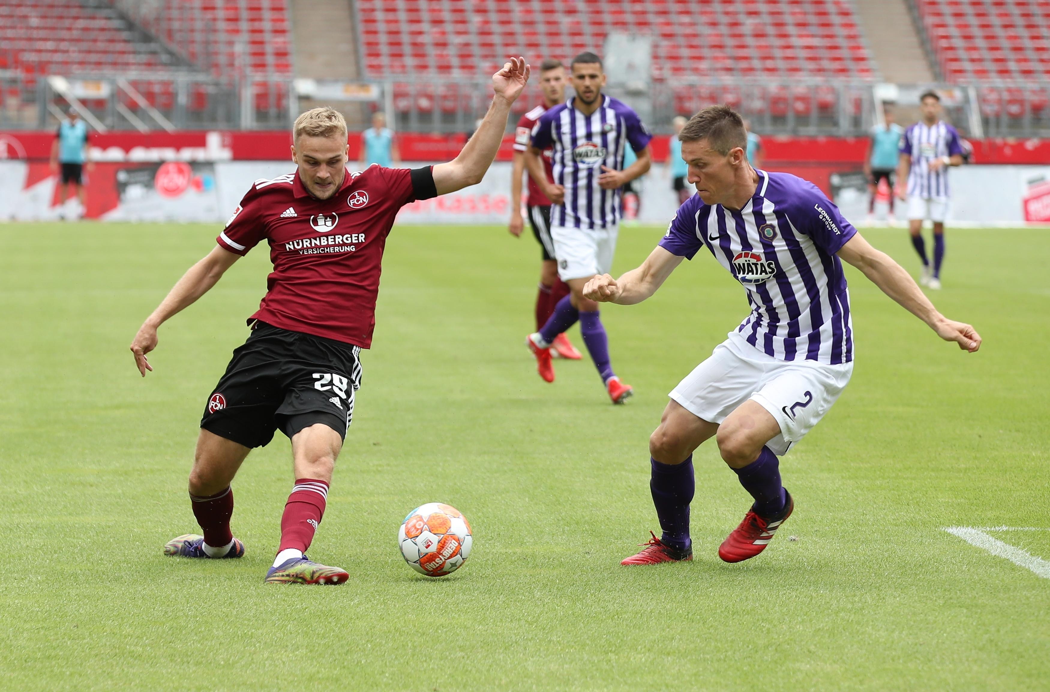 Neue Saison, alte Schwächen: Schob zwar mitunter beherzt nach vorne an und entwickelte sogar einen gewissen Tordrang, bei den Flanken aber nach wie vor oft ohne Präzision und Durchschlagskraft. Note: 4