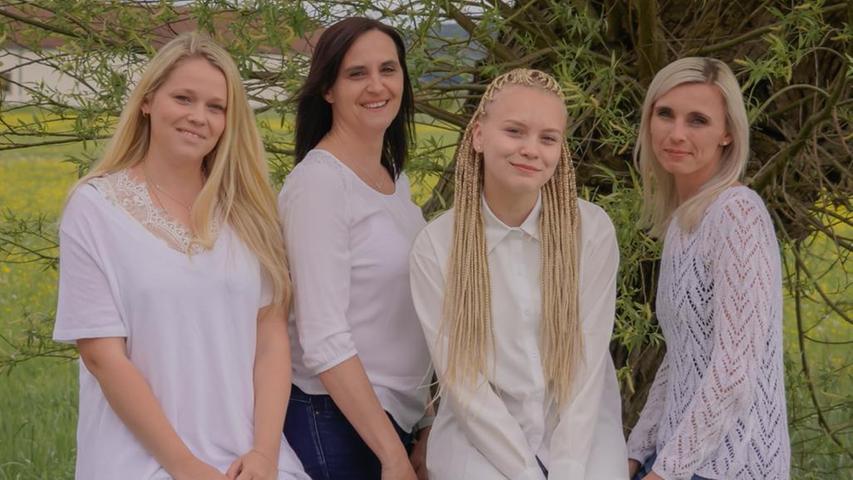 Das neue Team des Kindergartens: Manuela Lopes, Gabi Ludwig, Lena Legl und Nadine Humpl (v.li.n.re.). Das neue Team des Kindergartens: Manuela Lopes, Gabi Ludwig, Lena Legl und Nadine Humpl (v.li.n.re.).
