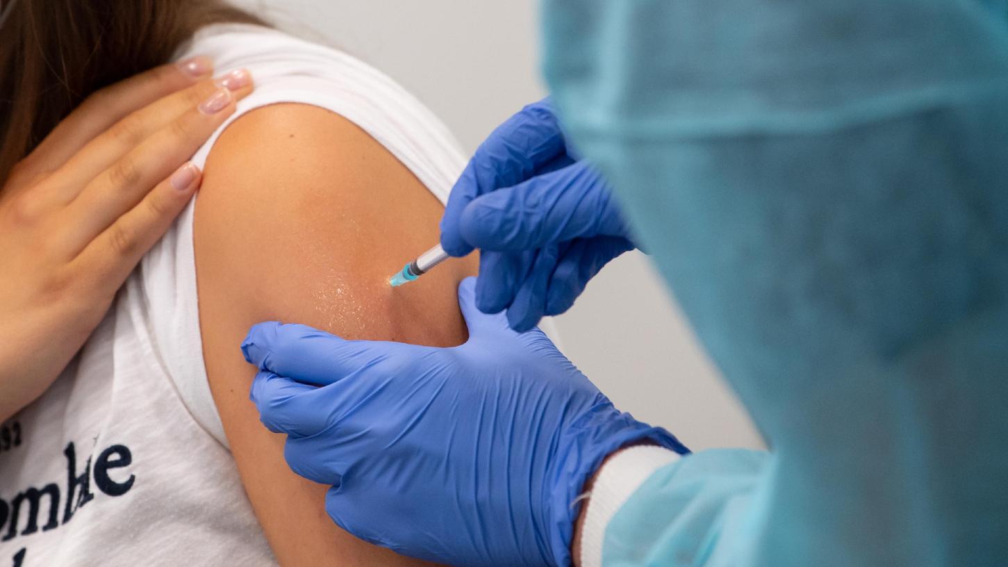 Nach jeder Impfung können Impfreaktionen auftreten. Die CoVaKo-Studie sucht deshalb Teilnehmer, die sich gegen Corona, Grippe, Pneumokokken oder Tetanus impfen haben lassen.