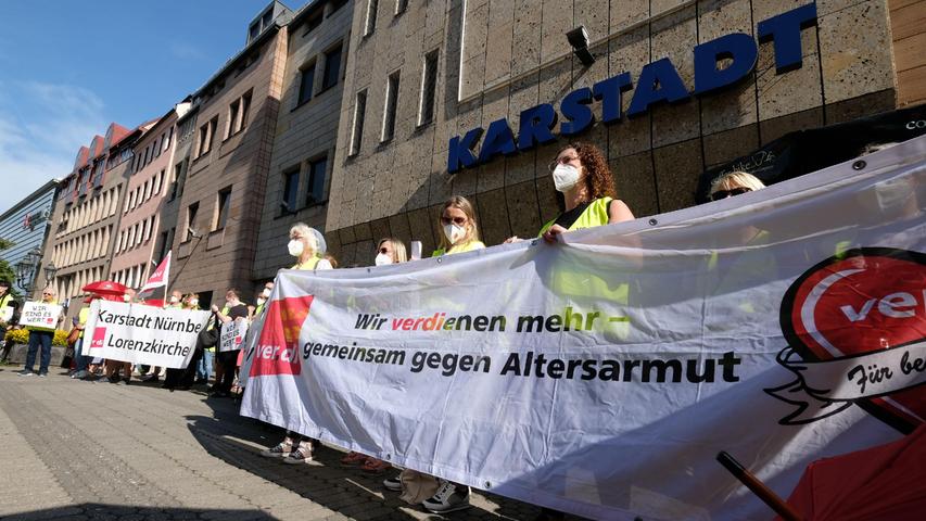 Galeria-Mitarbeitende streiken in der Königsstraße