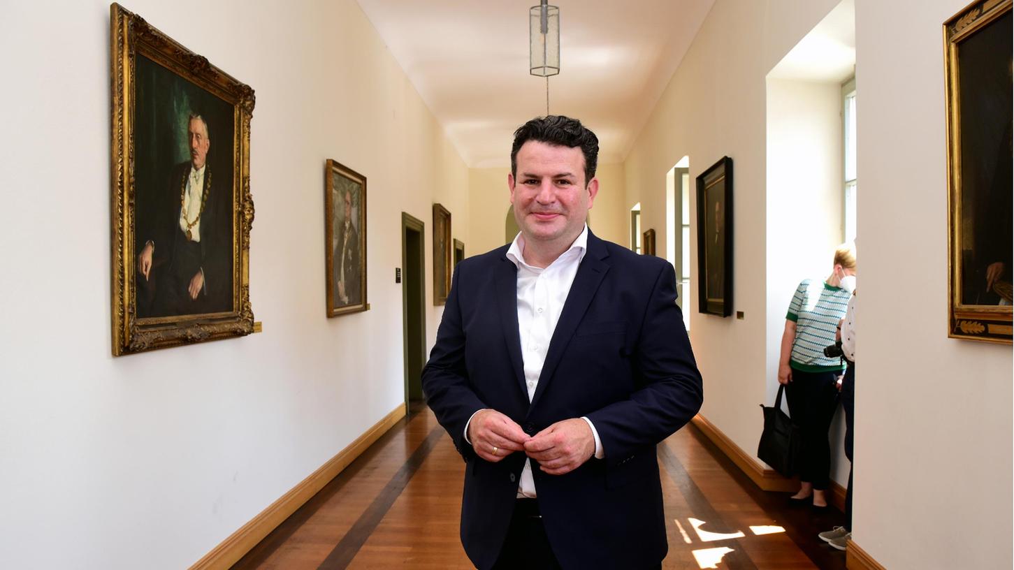 Arbeitsminister Hubertus Heil bei seinem Besuch im Fürther Rathaus. Arbeitsminister Hubertus Heil bei seinem Besuch im Fürther Rathaus.