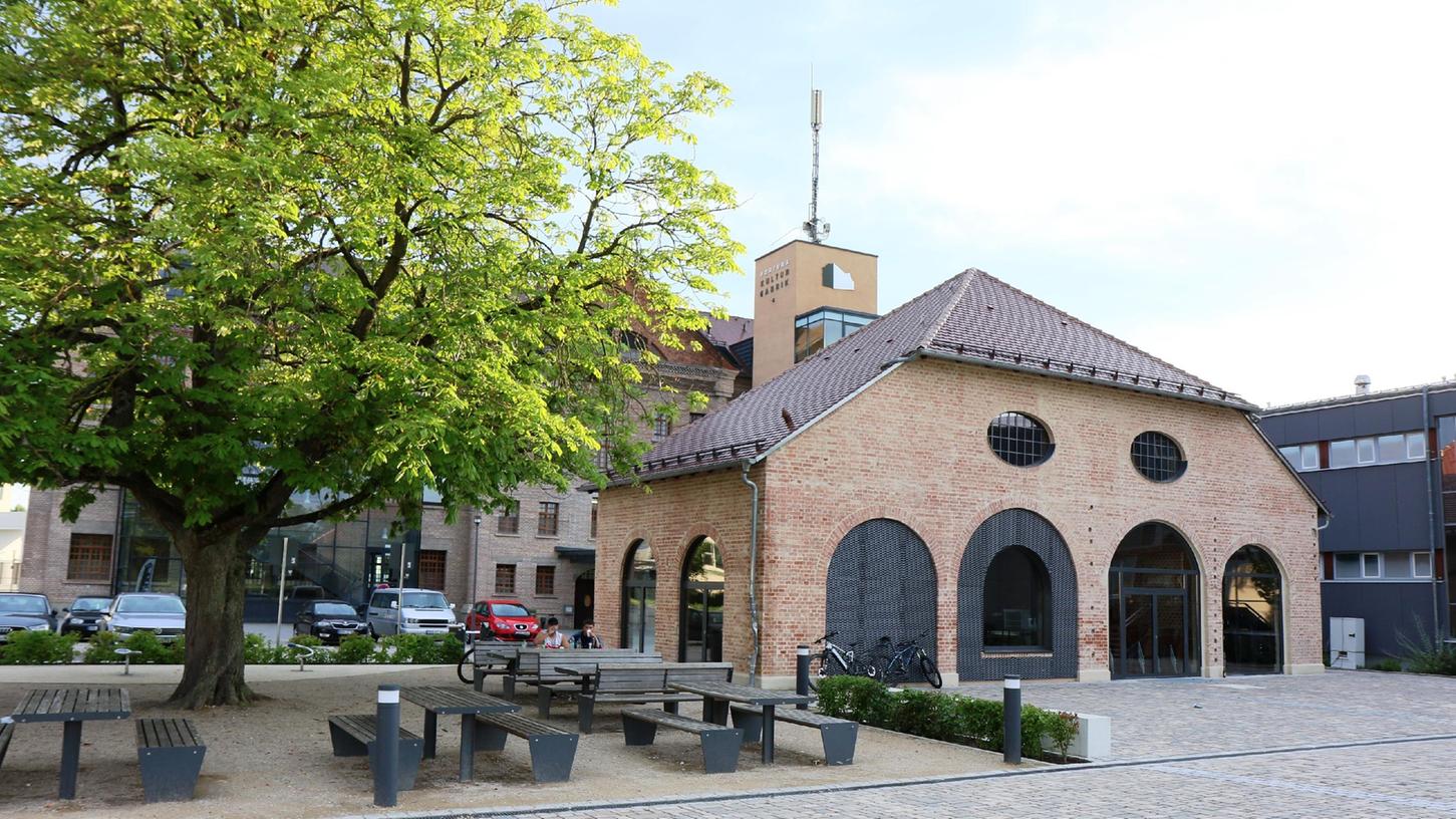 Bei der Höchstadter Fortuna Kulturfabrik kommt es leider immer wieder zu Sachbeschädigungen - jetzt werden Gegenmaßnahmen ergriffen. Bei der Höchstadter Fortuna Kulturfabrik kommt es leider immer wieder zu Sachbeschädigungen - jetzt werden Gegenmaßnahmen ergriffen.