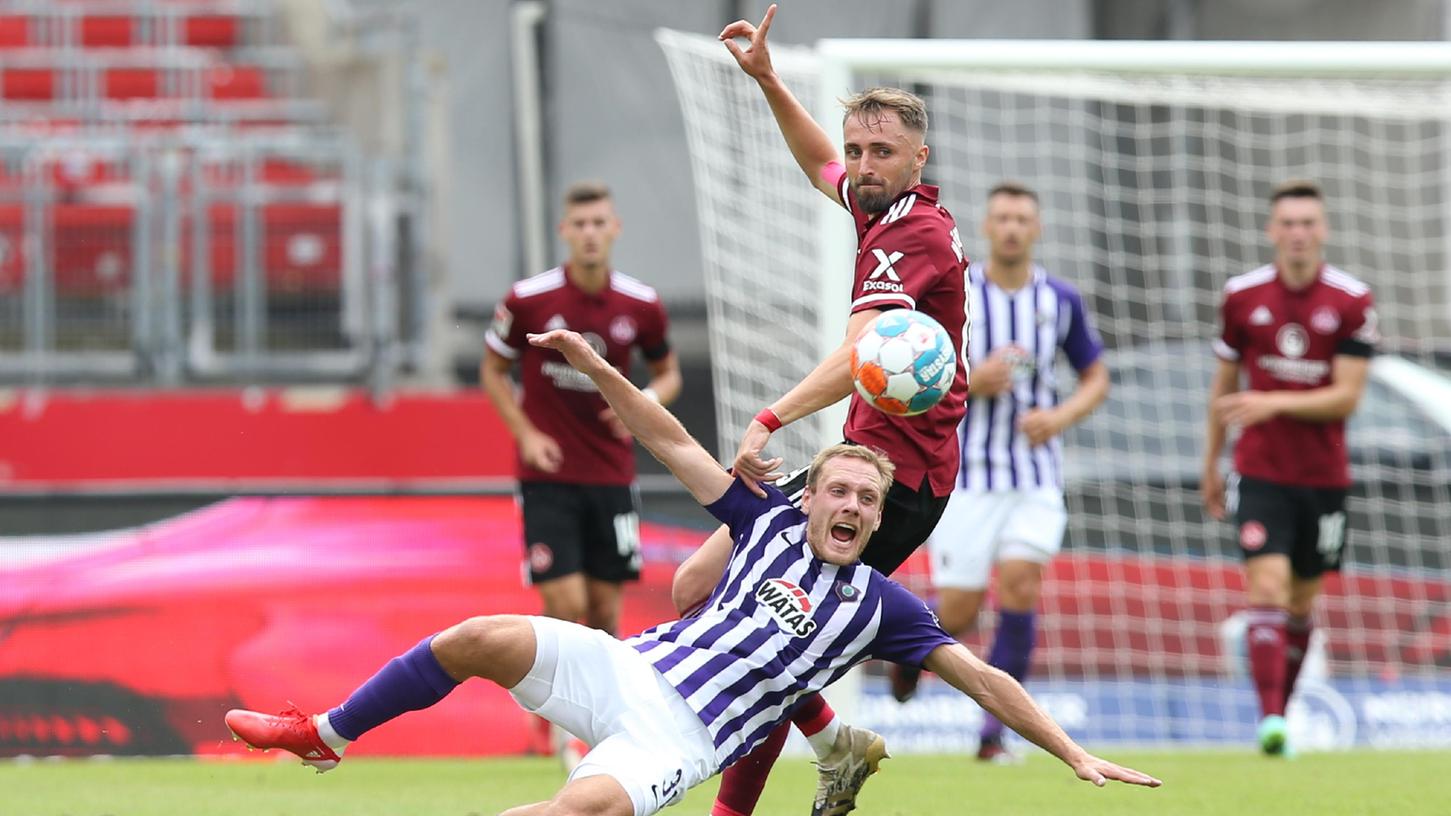 Beim 0:0 gegen Erzgebirge Aue hatte Innenverteidiger Florian Hübner alles im Griff - ganz ohne Grätschen.
Beim 0:0 gegen Erzgebirge Aue hatte Innenverteidiger Florian Hübner alles im Griff - ganz ohne Grätschen.