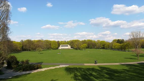 Nürnberg muss sich auf den Klimawandel einstellen. Parks wie der Luitpoldhain sind wichtige Oasen. Neue, kleine Grünanlagen sollen entstehen.