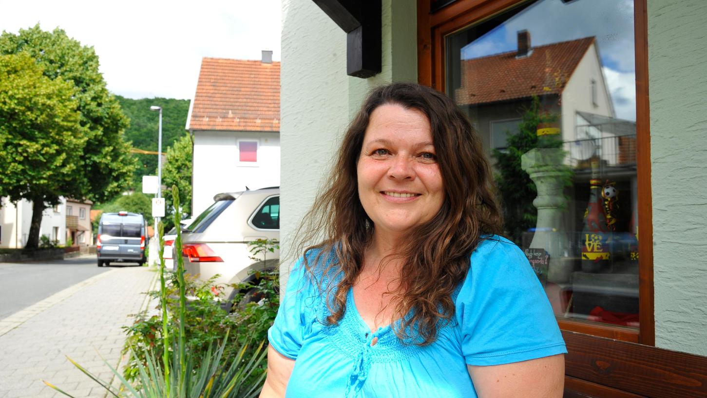 Mit einem Lächeln empfangen Silvia Baumann und ihr Team die Dorfladen–Kunden. 
