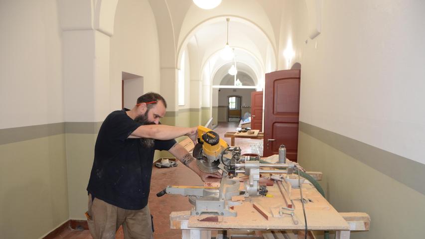 In den Gängen der Schwabacher Luitpoldschule wird derzeit noch kräftig gewerkelt.