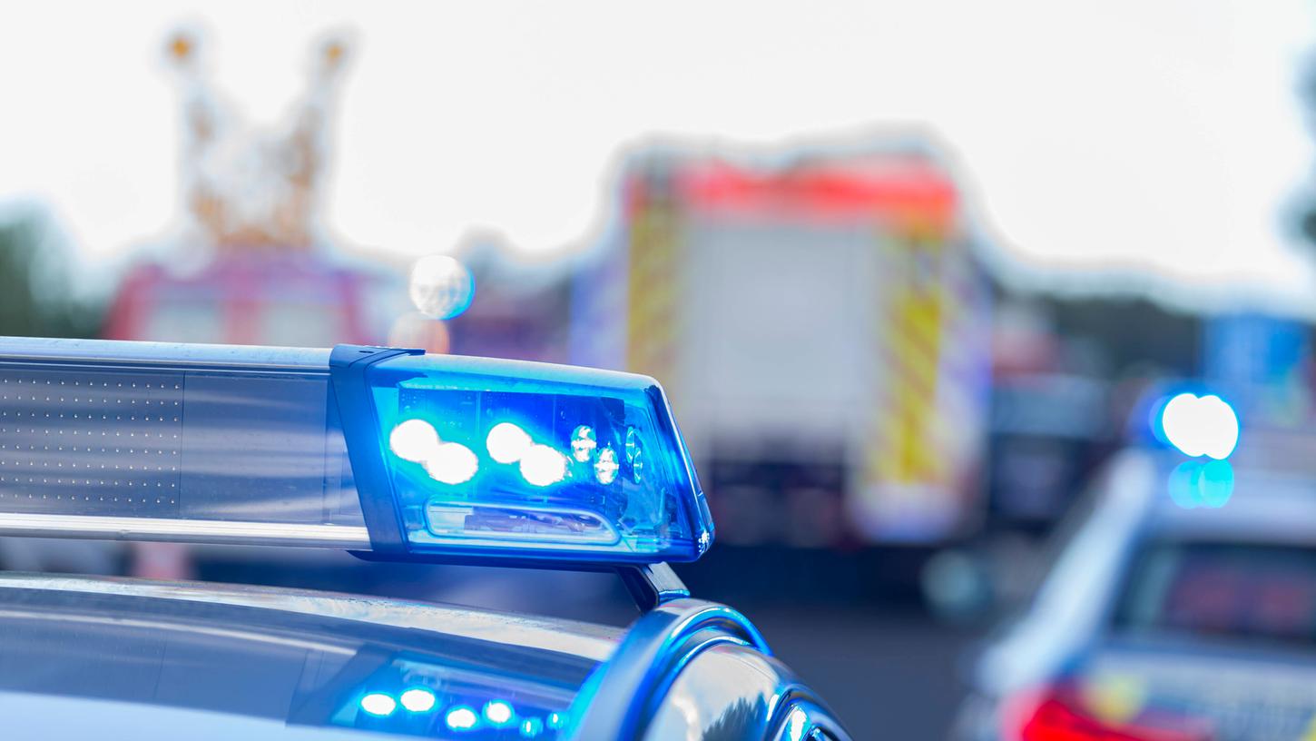 62-Jährige stirbt nach heftiger Kollision im Landkreis Ansbach 62-Jährige stirbt nach heftiger Kollision im Landkreis Ansbach