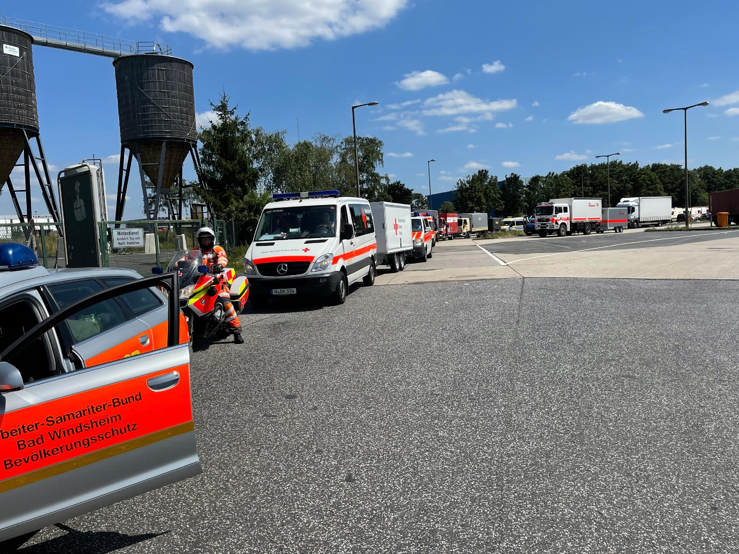 Die Bad Windsheimer sind nicht alleine unterwegs, sie sind mit anderen Hilfsorganisationen Teil des Mittelfränkischen Hilfeleistungskontingents. In den Einsatz wird in Kolonne gefahren. 