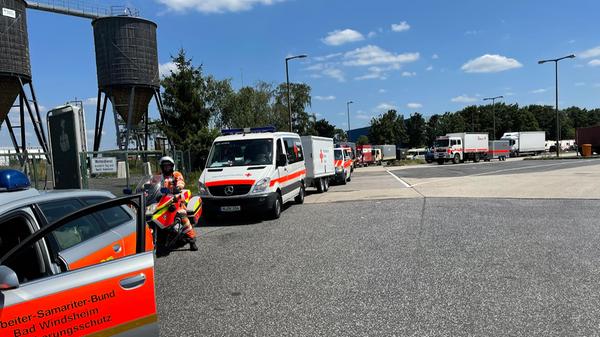 Die Bad Windsheimer sind nicht alleine unterwegs, sie sind mit anderen Hilfsorganisationen Teil des Mittelfränkischen Hilfeleistungskontingents. In den Einsatz wird in Kolonne gefahren.