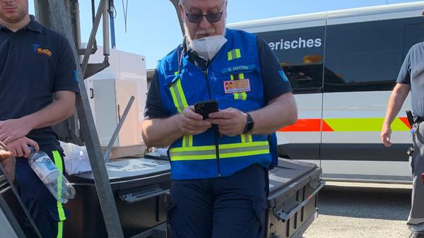 Schon auf der Hinfahrt gibt es für Erich Matthis vom Bad Windsheimer ASB immer wieder etwas zu organisieren.