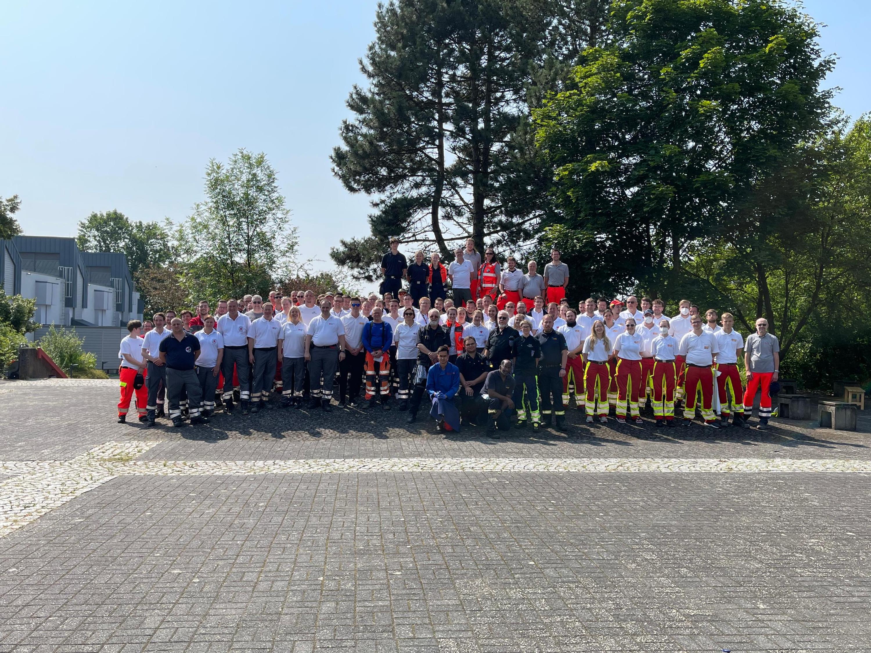 Die Bad Windsheimer inmitten der anderen Helfer des mittelfränkischen Hilfeleistungskontingents.