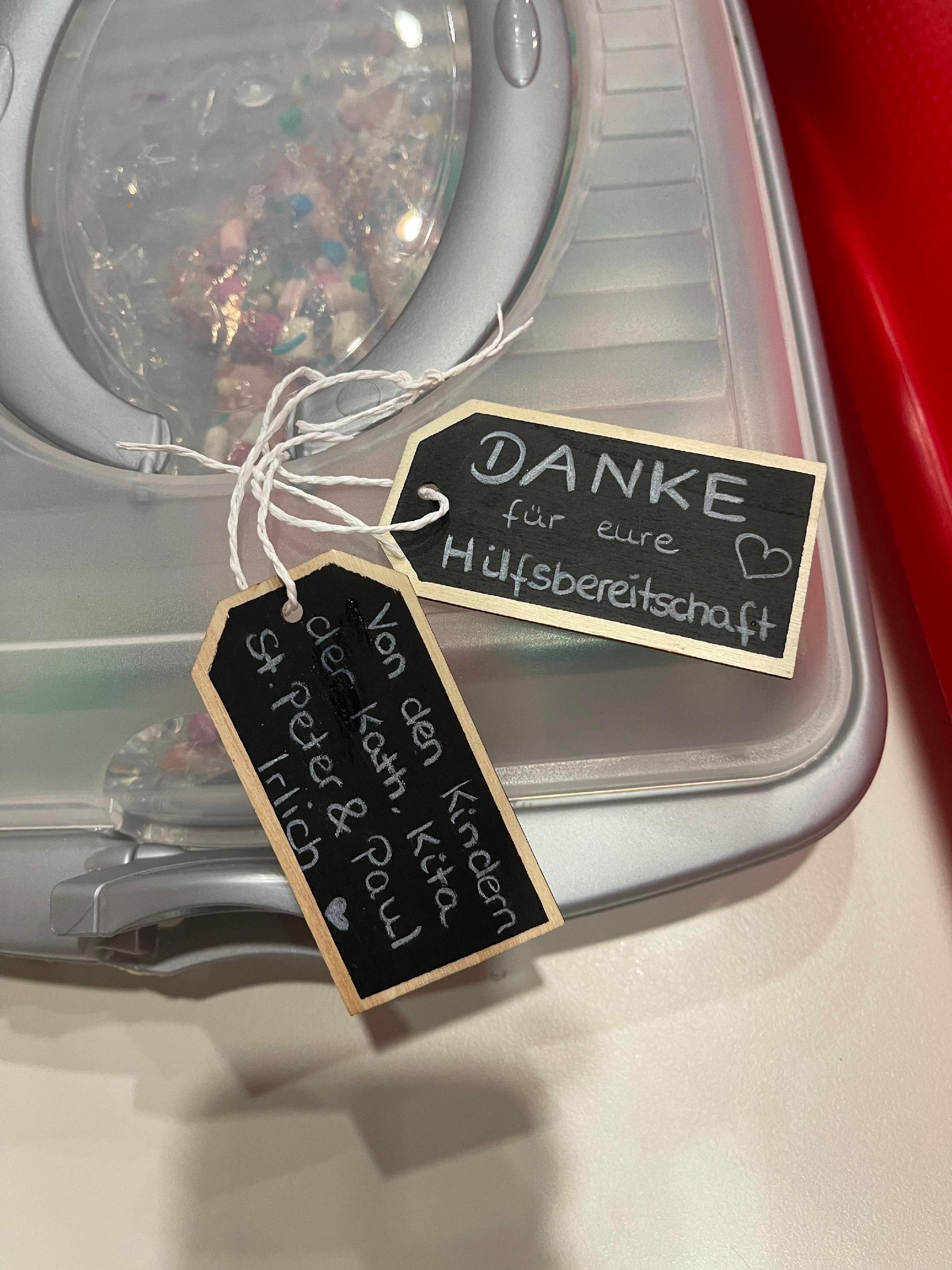 Das hat Erich Matthis beeindruck: Die Bewohner Neuwieds brachten täglich Kuchen als Dank für die Helfer vorbei.