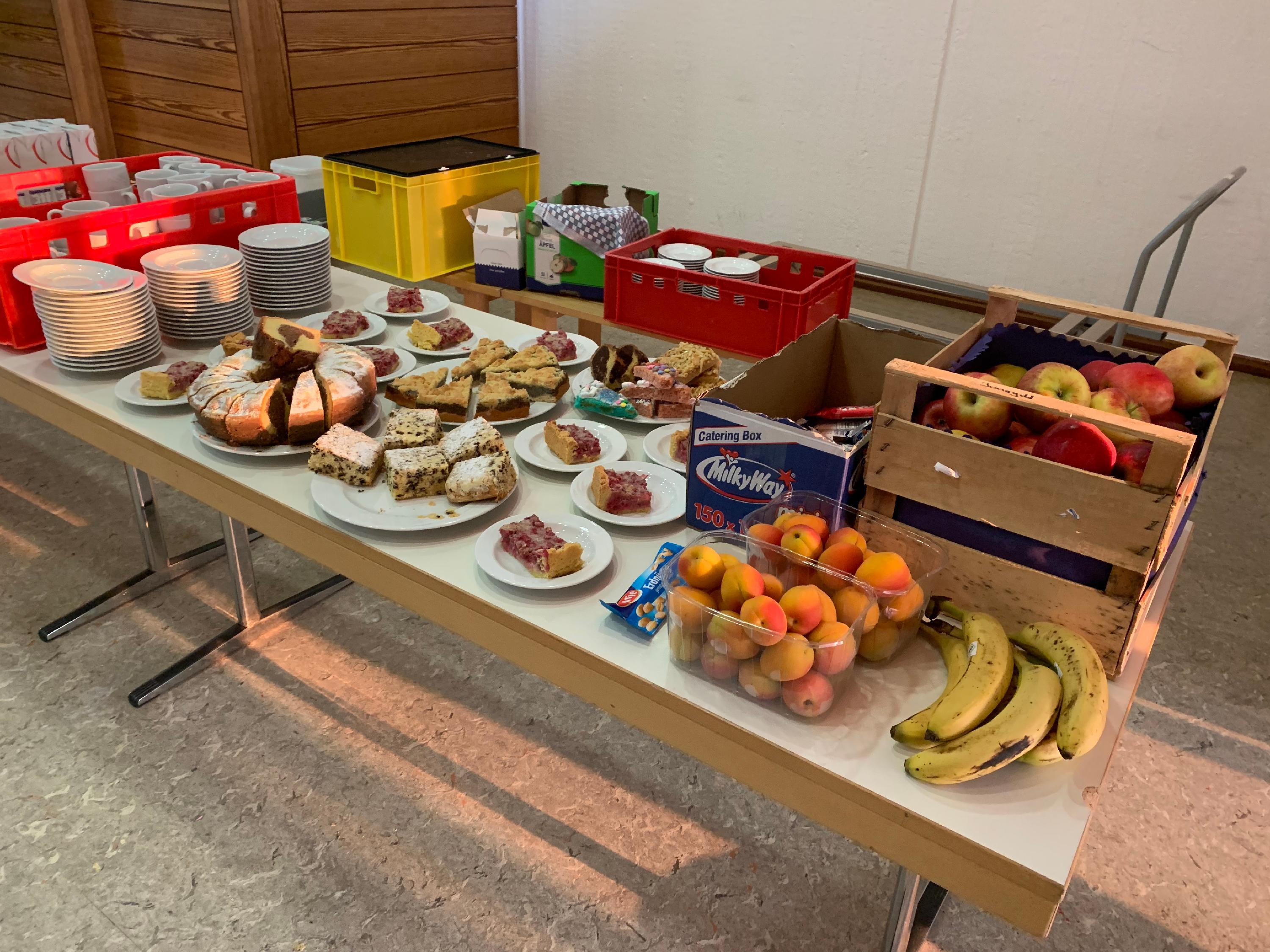 Das hat Erich Matthis beeindruck: Die Bewohner Neuwieds brachten täglich Kuchen als Dank für die Helfer vorbei.