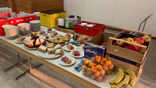 Das hat Erich Matthis beeindruck: Die Bewohner Neuwieds brachten täglich Kuchen als Dank für die Helfer vorbei.