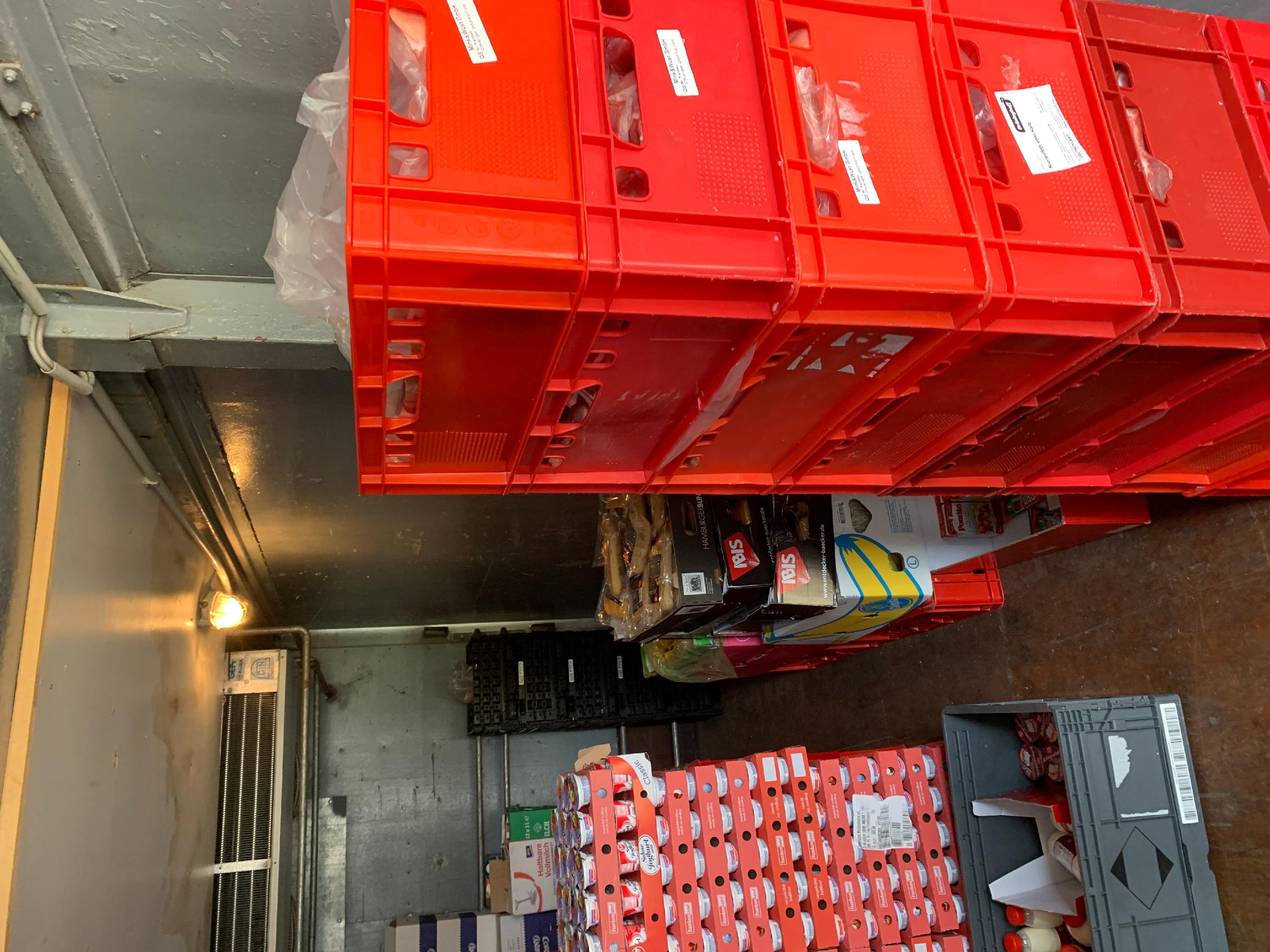 Für 48 Stunden hatte der ASB Einsatzverpflegung dabei. Es war nicht klar, ob es vor Ort alles zu kaufen geben würde. In Neuwied war aber die Infrastruktur intakt.