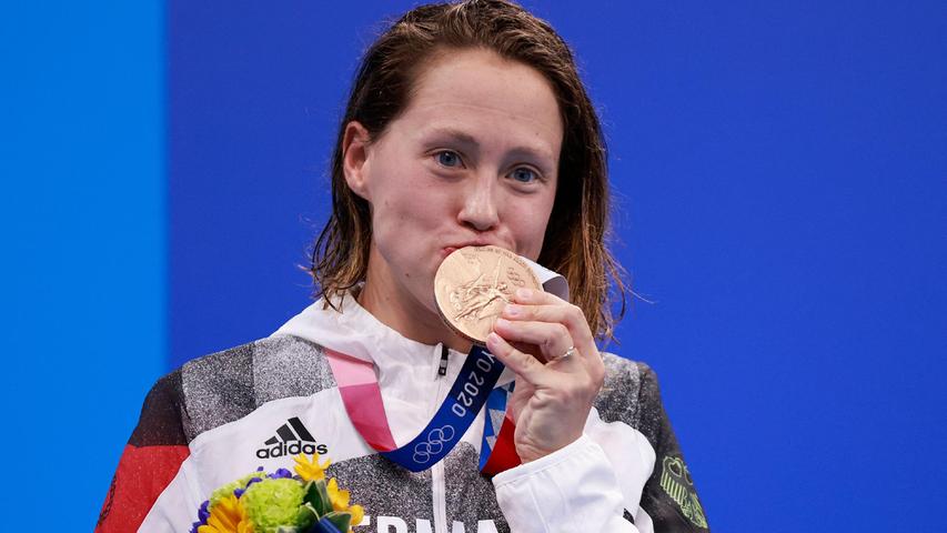 Das tat richtig gut! Sarah Köhler sicherte den deutschen Beckenschwimmern mit Bronze in Tokio die erste Medaille bei Olympia seit 2008. Die 27-Jährige, zugleich die Verlobte von Deutschlands Schwimm-Star Florian Wellbrock, schlug über die 1500 Meter Freistil hinter den US-Amerikanerinnen Katie Ledecky und Erica Sullivan an.