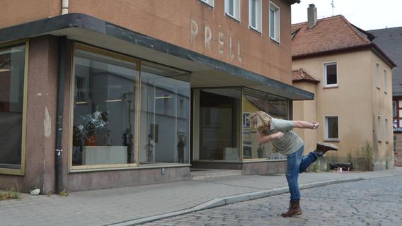 Schwabachs Steinewerfer: Ortung-Künstler erklären ihre polarisierende Aktion