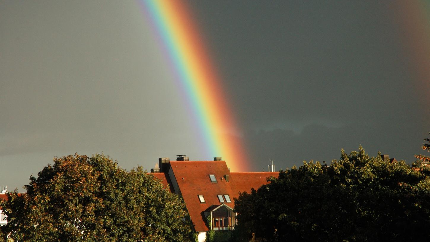 Nach dem Regen spitzt am Mittwoch die Sonne durch. Mancherorts dürften Regenbogen zu bestaunen sein.
Nach dem Regen spitzt am Mittwoch die Sonne durch. Mancherorts dürften Regenbogen zu bestaunen sein.
