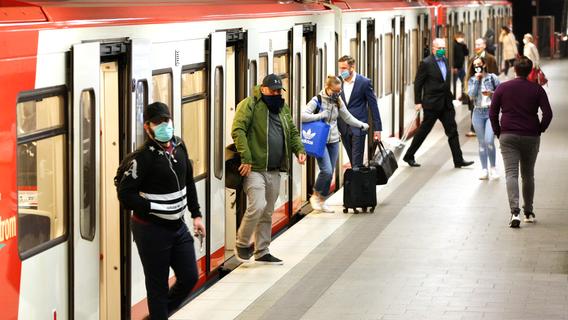 Hammer in Nürnberger U-Bahn geschleudert: 47-Jähriger in U-Haft