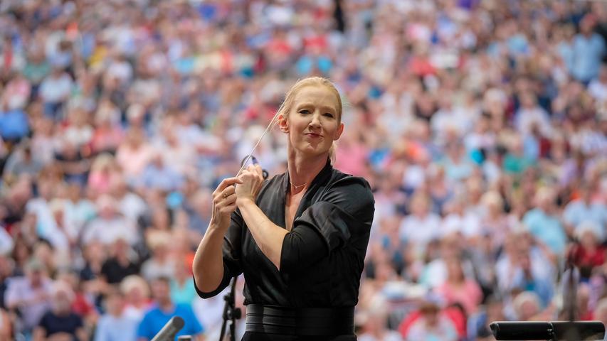 Auftritt vor ganz großem Publikum: Joana Mallwitz beim Klassik Open Air 2019.