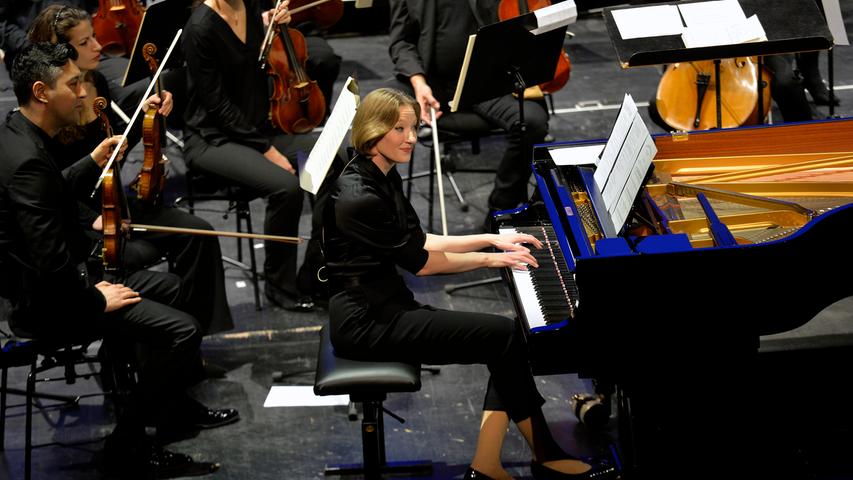 Ihre "Expeditionskonzerte" im Opernhaus wurden zum Knüller. Joana Mallwitz erklärte dabei große Werke der klassischen Musik.