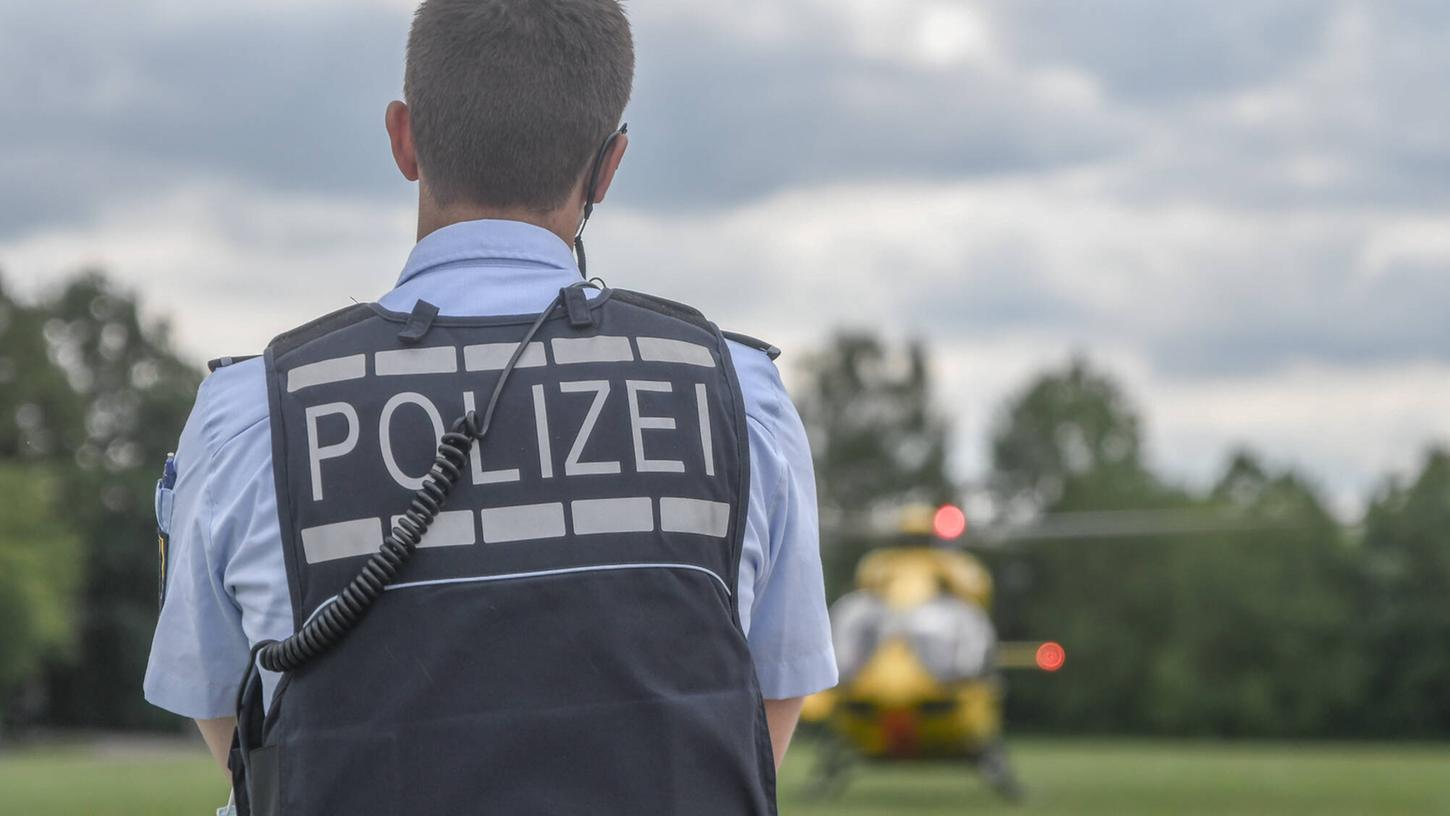 Die Polizei ruft jüngere Autofahrer auf, auf die Fahrtüchtigkeit ihrer älteren Angehörigen zu achten.
Die Polizei ruft jüngere Autofahrer auf, auf die Fahrtüchtigkeit ihrer älteren Angehörigen zu achten.