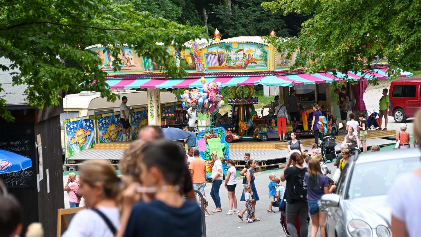 Einzelne Buden sind gerade im Kellerwald zu finden - und sie bleiben vorerst noch länger.