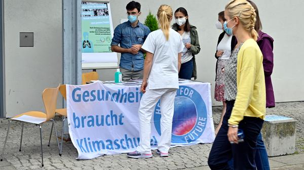 Health For Future vor Uniklinik