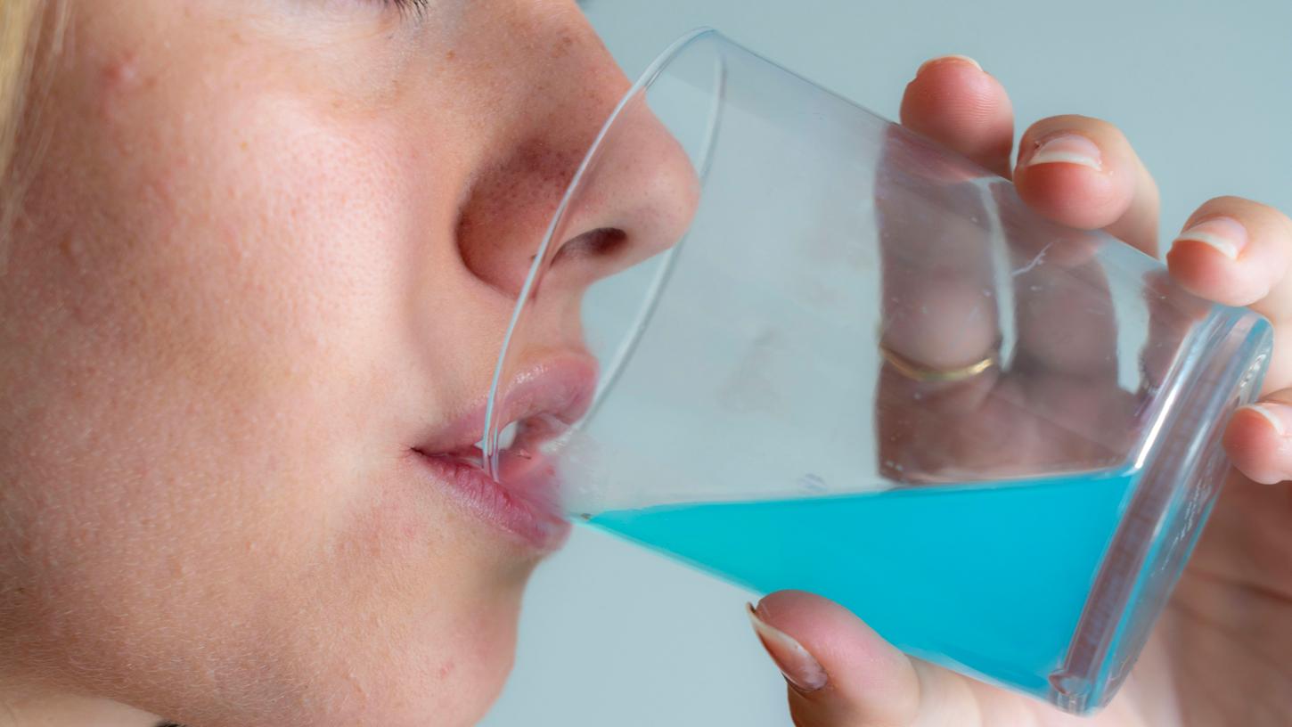 Mundgeruch, Vorbeugung durch die Reinigung, Mundspülung, *** Bad breath, prevention through cleaning, mouthwash, Mundgeruch, Vorbeugung durch die Reinigung, Mundspülung, *** Bad breath, prevention through cleaning, mouthwash,
