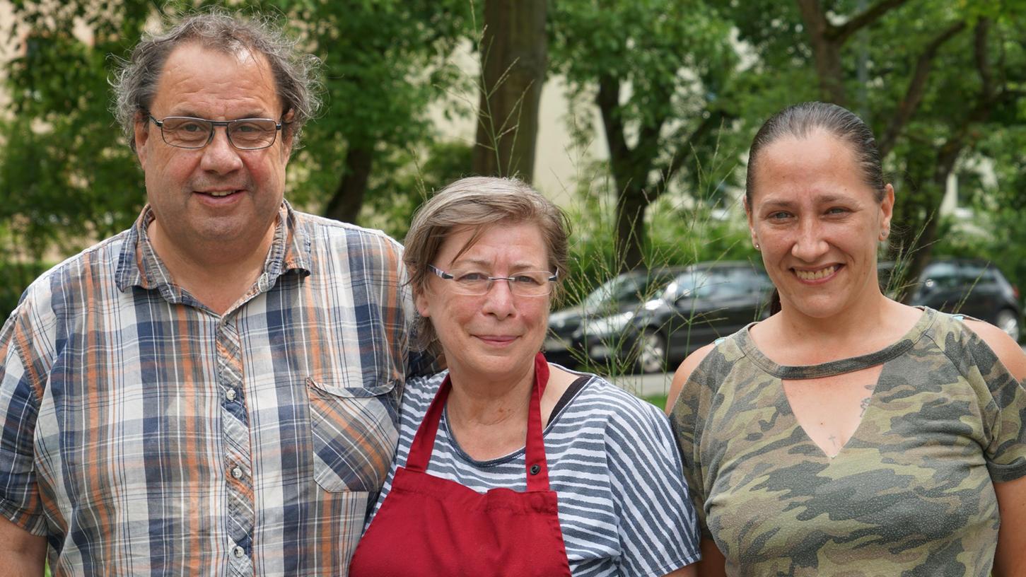 Im Marmelädchen am Joseph-Otto-Platz in Forchheim ist die Liebe zum Selbstgemachten groß. Inhaberin Barbara Sponsel (Mitte) kann auf die Hilfe ihres Mannes Reinhold Sponsel und ihrer Nichte Stefanie Kelm (rechts) zählen. 