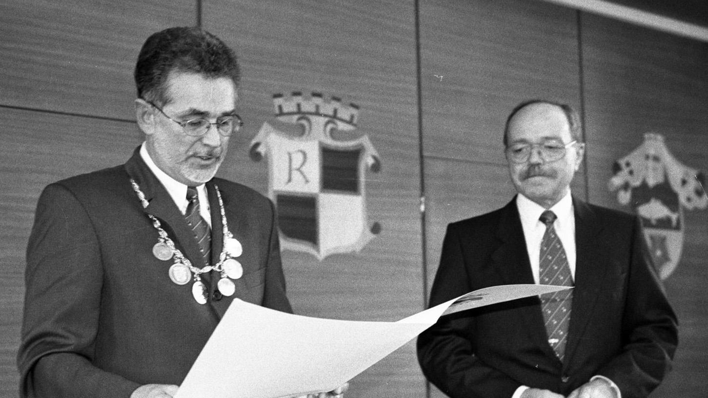 Altbürgermeister Hans Weiß (rechts) ist im Jahr 2009 verstorben.
Altbürgermeister Hans Weiß (rechts) ist im Jahr 2009 verstorben.