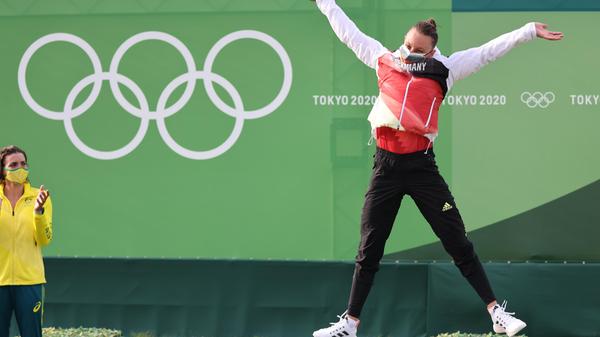 Slalomkanutin Andrea Herzog hat Olympia-Bronze im Canadier gewonnen. Die 21 Jahre alte Weltmeisterin aus Leipzig musste im Finale nur den mehrmaligen Weltmeisterinnen Jessica Fox aus Australien und Mallory Franklin aus Großbritannien den Vortritt lassen. Für das deutsche Kanuslalom-Team ist es nach Gold durch Ricarda Funk und Bronze durch Sideris Tasiadis bereits die dritte Medaille bei den Sommerspielen in Tokio. Dies gelang zuletzt bei Olympia 1996 in Atlanta.