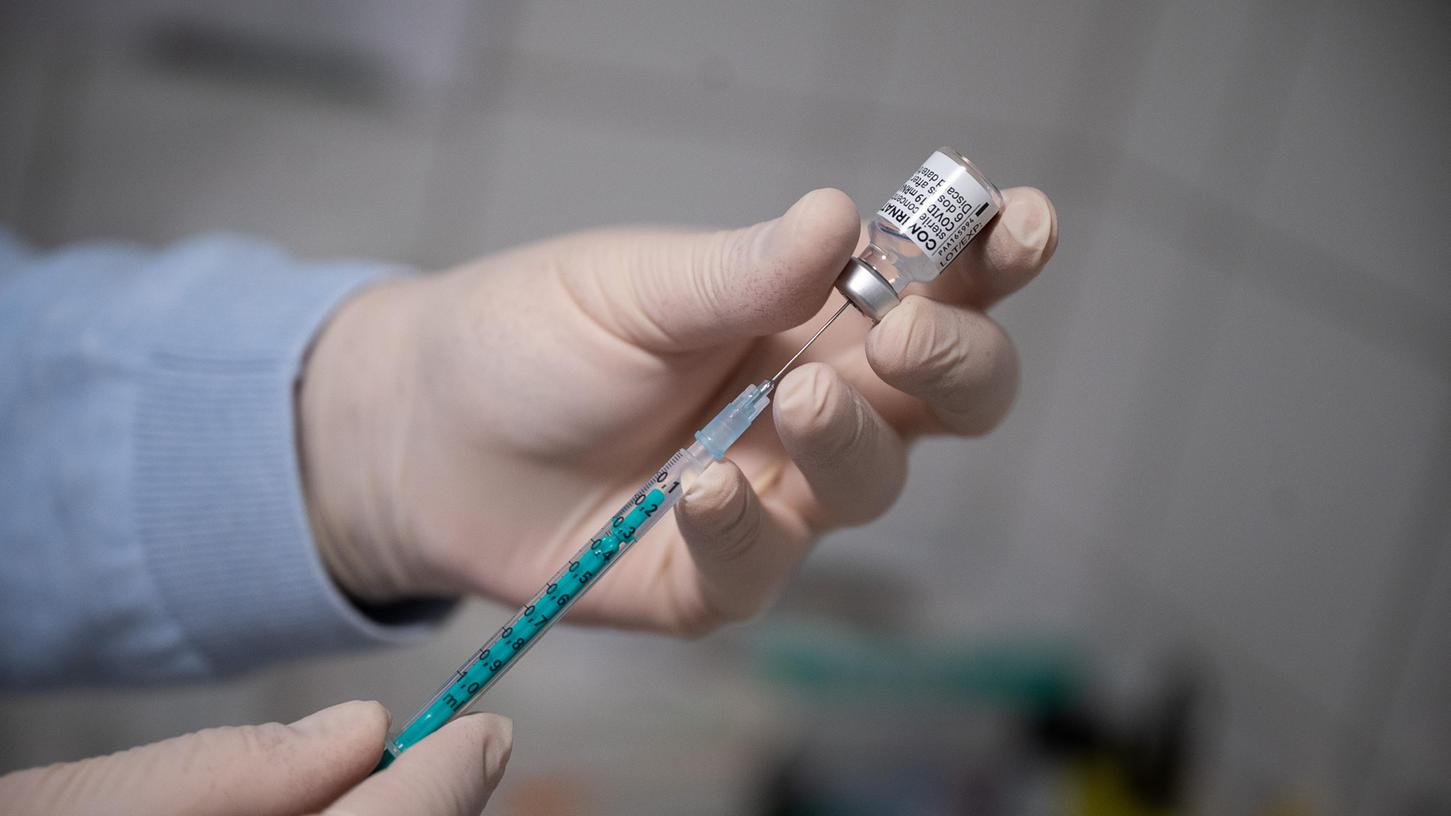 "Diese Gesellschaft krankt an Egoismus", schimpft der Allgemeinarzt Florian Balkau über Impfgegner.