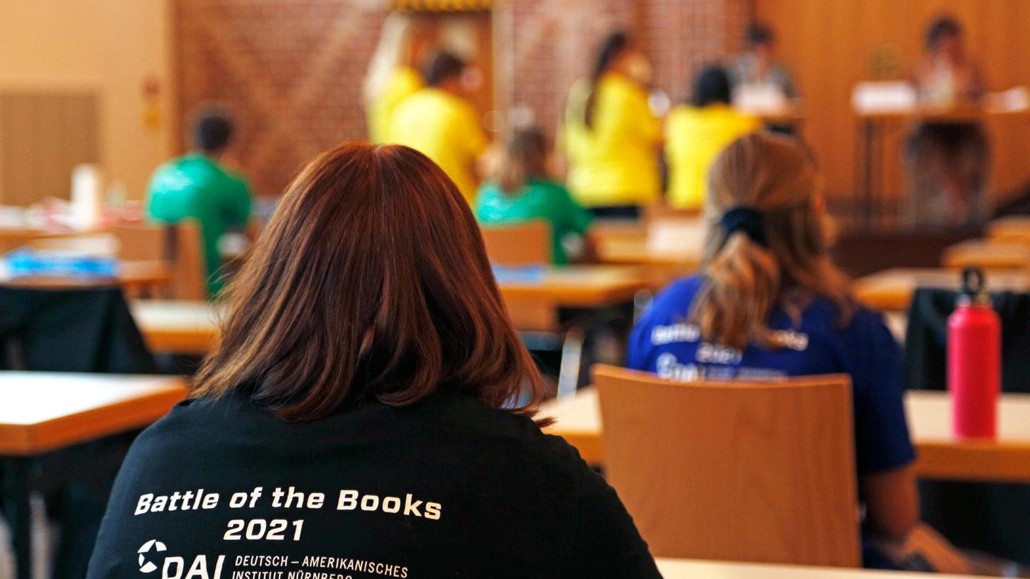 Keine Schule am letzten Schultag, dafür sind die Englischkenntnisse nochmal gefragt: Ein Team des NGN ist beim Finale des "Battle of the Books" vom Deutsch-Amerikanischen-Institut dabei. 