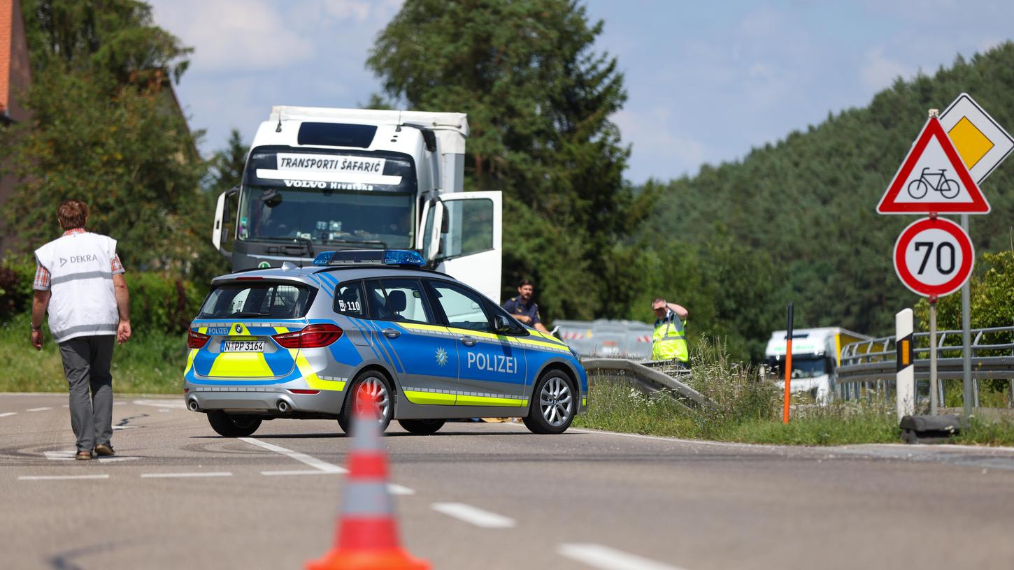 Schwerer Unfall bei Obererlbach: Rollerfahrer tödlich verletzt Schwerer Unfall bei Obererlbach: Rollerfahrer tödlich verletzt