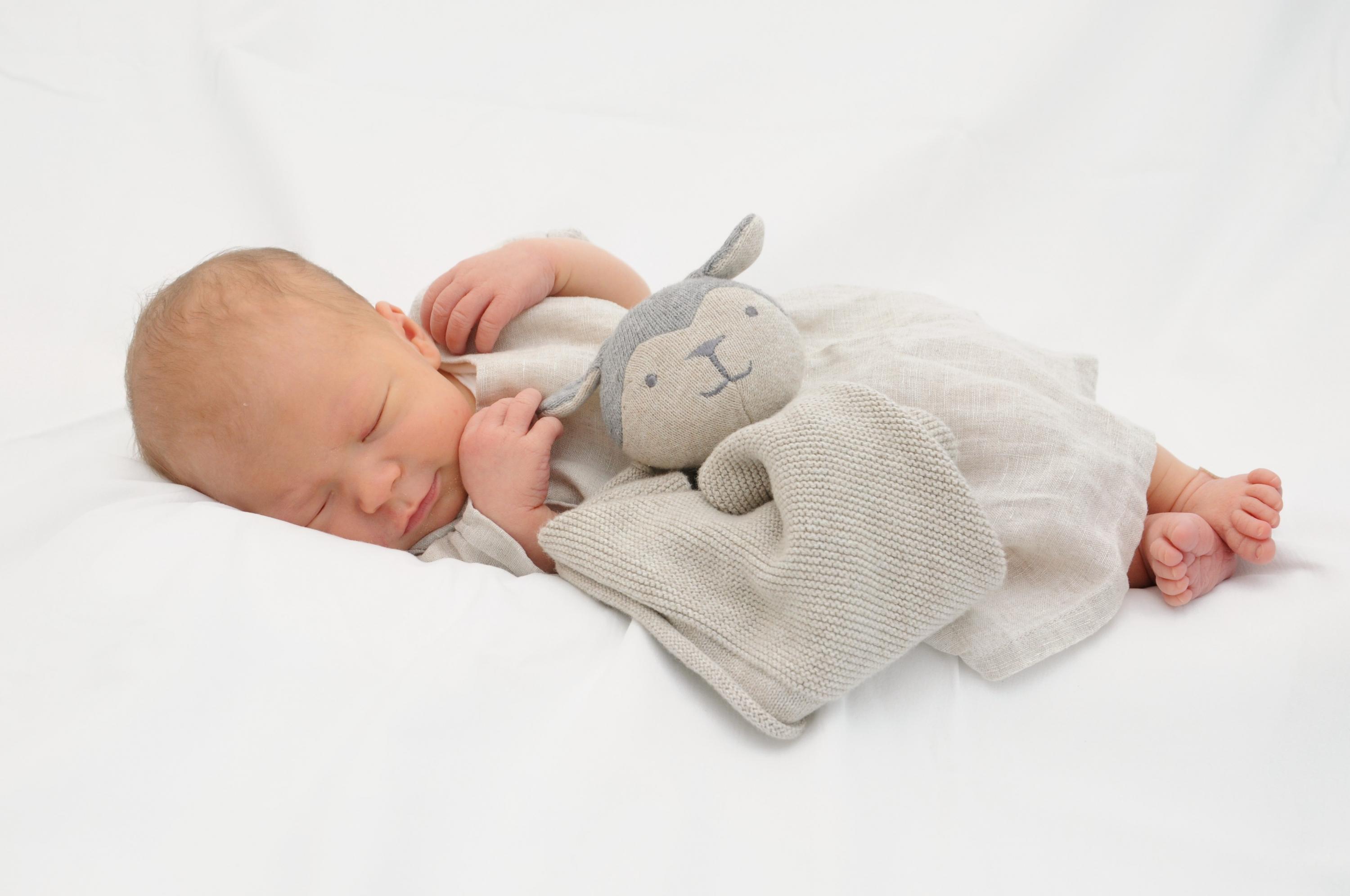 Leni, geboren am 27. Juli im Süd-Klinikum, lässt sich von Kameras nicht aus der Ruhe bringen. Leni startet mit 47 Zentimetern und einem Gewicht von 2770 Gramm.