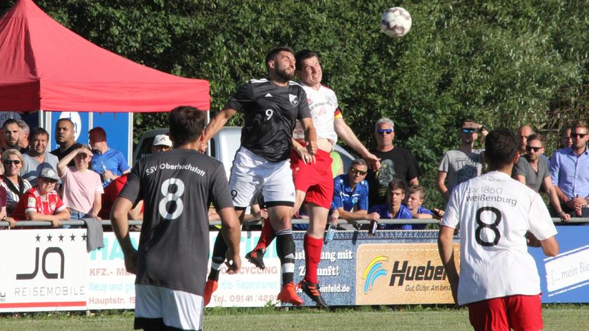Juni 2019: In Ellingen standen sich der SSV Oberhochstatt und der TSV 1860 Weißenburg II zur Relegation gegenüber. Der SSV verlor und stieg ab, der TSV siegte und stieg auf. Jetzt treffen sich die beiden Nachbarvereine in der Kreisliga wieder.
Juni 2019: In Ellingen standen sich der SSV Oberhochstatt und der TSV 1860 Weißenburg II zur Relegation gegenüber. Der SSV verlor und stieg ab, der TSV siegte und stieg auf. Jetzt treffen sich die beiden Nachbarvereine in der Kreisliga wieder.