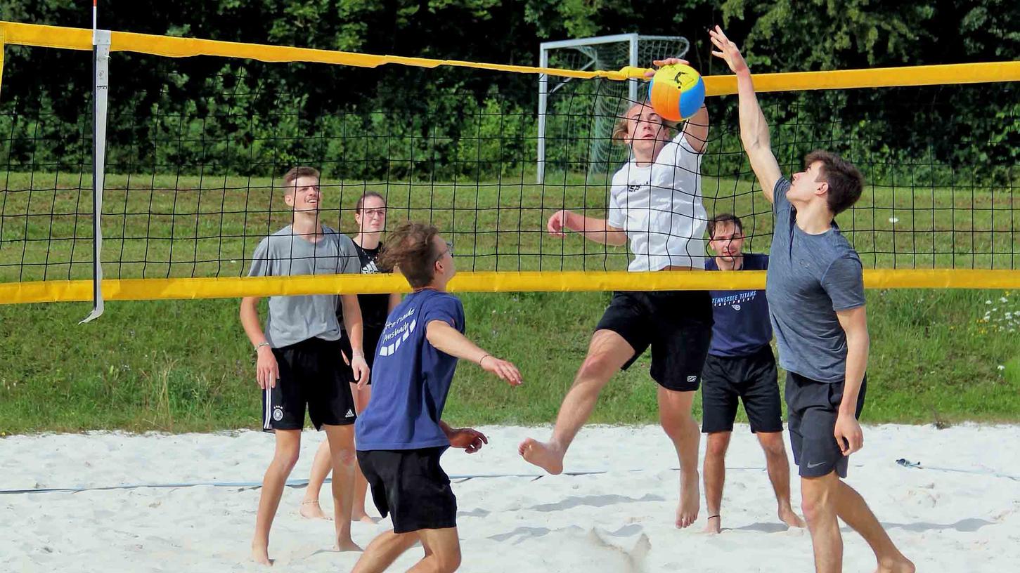 Das Beach-Volleyballturnier der BDKJ-Regionalverbände war von großer Spielbegeisterung gekennzeichnet. Das Beach-Volleyballturnier der BDKJ-Regionalverbände war von großer Spielbegeisterung gekennzeichnet.