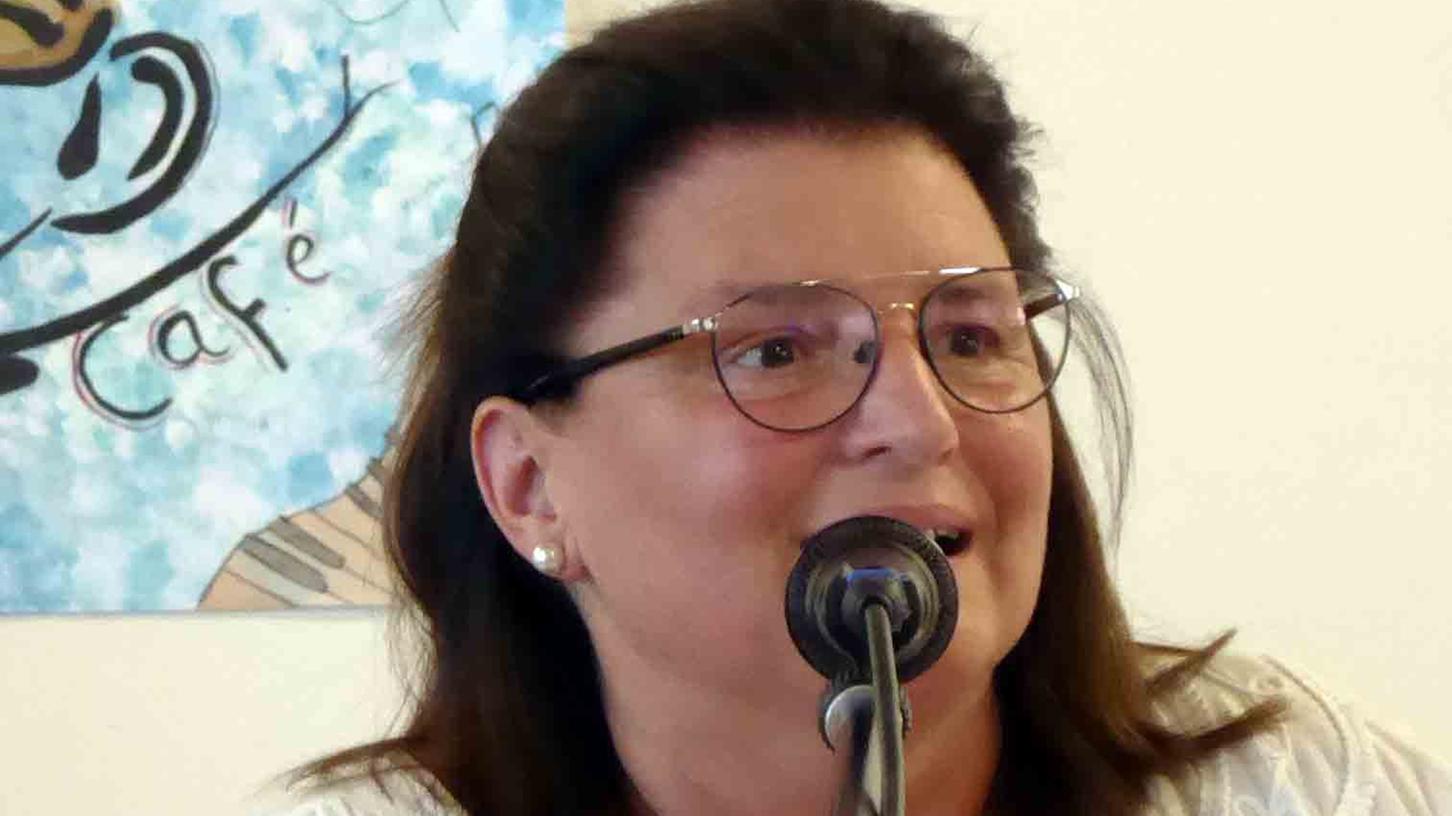 Sabine Herderich wurde einstimmig im Amt der 1. Vorsitzenden des Caritas-Kreisverbandes bestätigt. Sabine Herderich wurde einstimmig im Amt der 1. Vorsitzenden des Caritas-Kreisverbandes bestätigt.