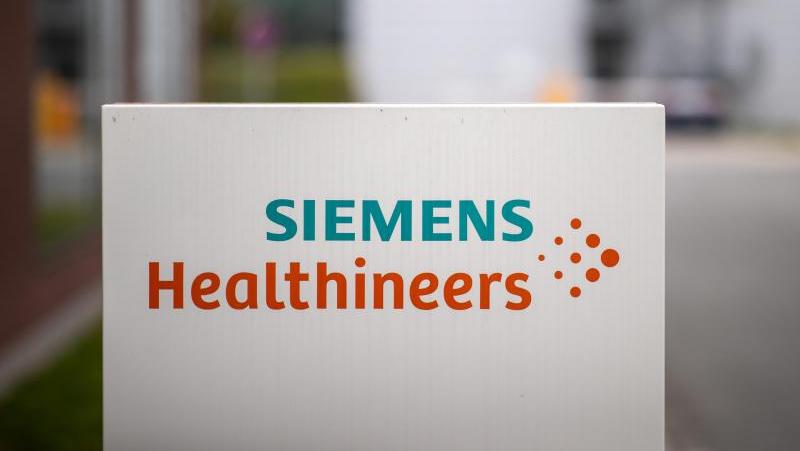 Der Medizintechnikkonzern Siemens Healthineers hat nach einem starken Wachstum im abgelaufenen Quartal seine Jahresprognose erhöht.