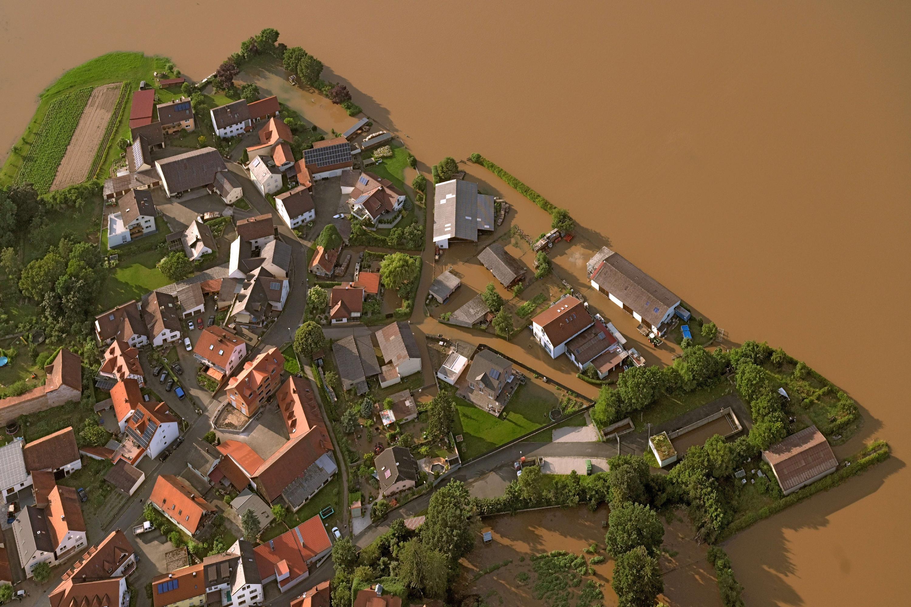 Rund um die Adelsdorfer Wiesenstraße wurden einige landwirtschaftliche Anwesen überflutet. 