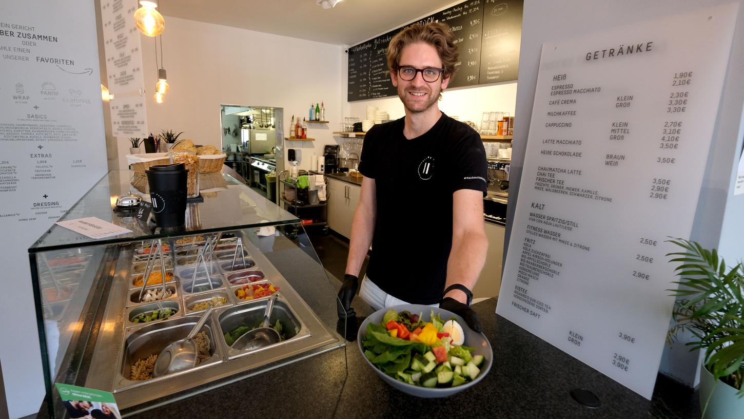 Gesunde Zutaten, schneller Service, gemütliches Ambiente: Das ist das Konzept der Kleinen Pause, mit dem Lukas Mitterreiter (Bild) und sein Geschäftspartner Thomas Halota in Nürnberg, aber auch in der Filiale in Forchheim punkten wollen.