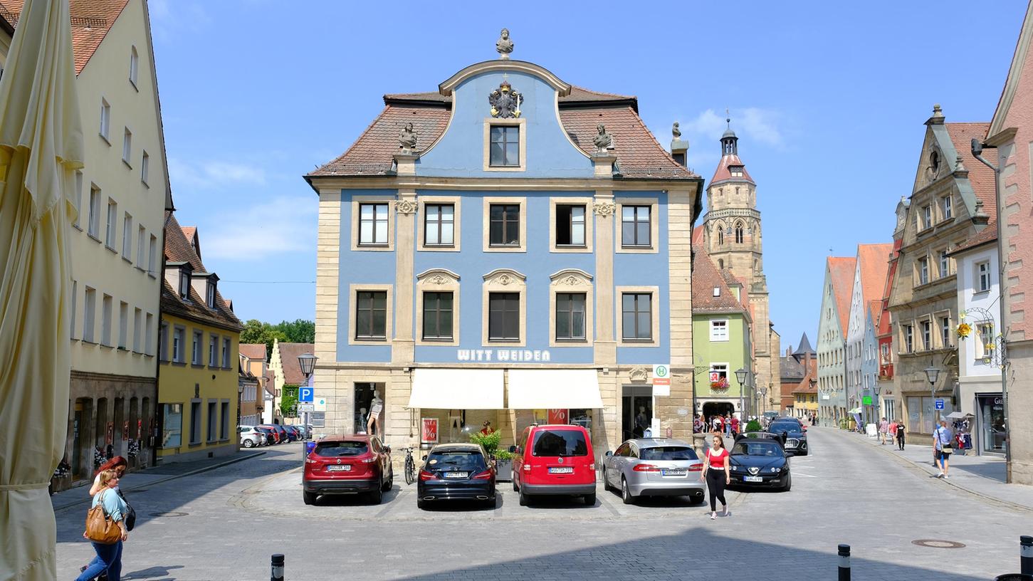 Das neue Altstadtverkehrskonzept für Weißenburg schlägt unter anderem vor, am Blauen Haus die Durchfahrt zu sperren, um so das angrenzende Quartier um bis zu 600 Fahrzeuge pro tag zu entlasten.