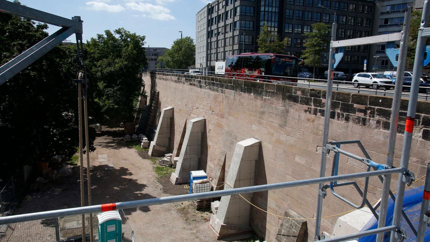 Spendenkampagne soll Bröckeln von Nürnbergs Mauer stoppen Spendenkampagne soll Bröckeln von Nürnbergs Mauer stoppen